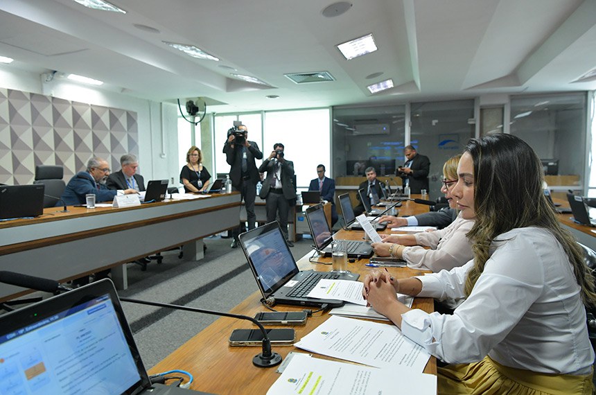 Comissão da Câmara aprova projeto que aumenta o teto de faturamento para o MEI em 2026