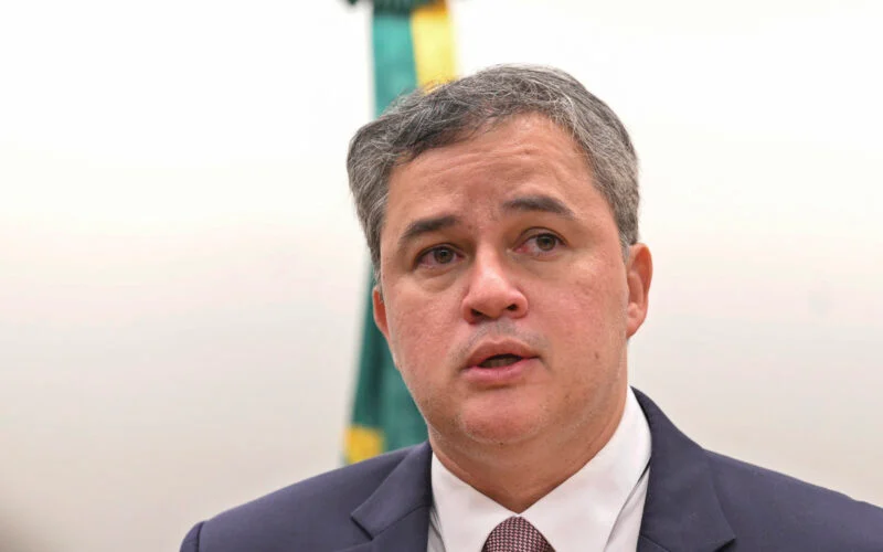 Efraim Filho rebate Damião Feliciano sobre presidência da federação PP/União Brasil: “Lenga-lenga”