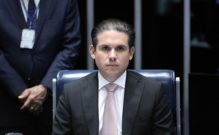 Presidente da Câmara Motta encaminha PEC do fim da escala 6×1 à CCJ