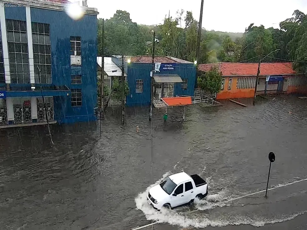Capital João Pessoa tem previsão de fortes chuvas e mais 14 cidades do litoral paraibano neste sábado de carnaval