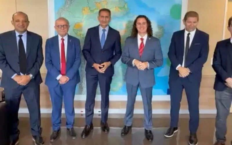 Ministro da Integração assegura avanço do 3º eixo da transposição em reunião com Veneziano
