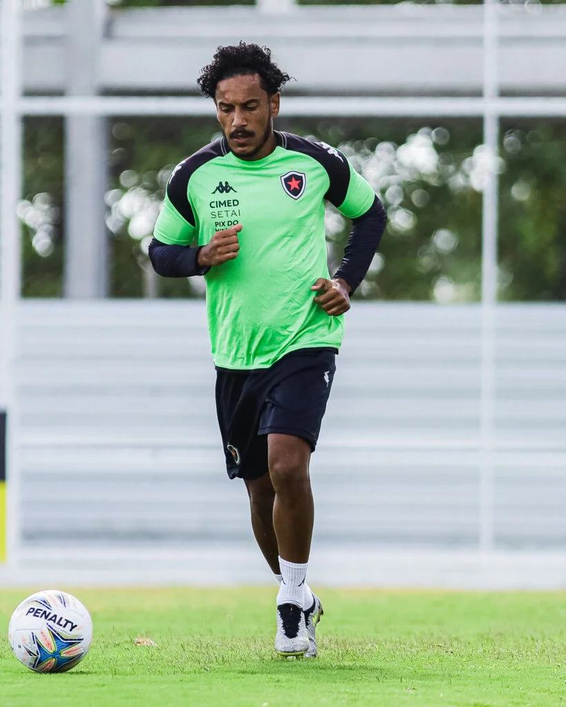 Botafogo-PB anuncia a contratação do lateral direito Diogo Mateus, ex-Capivariano