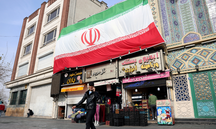 Irã anuncia Alireza Arafi como líder interino