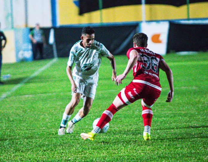 CRB marca dois gols no fim, vence o Sousa e vai à quarta fase da Copa do Brasil