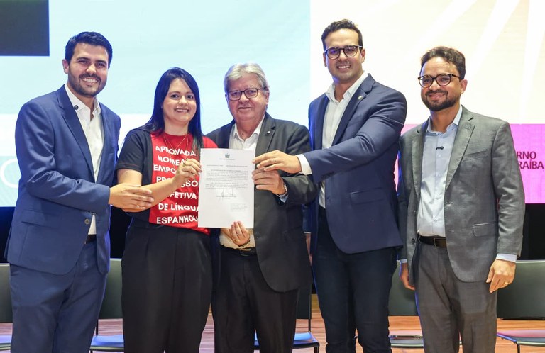 Governador João Azevêdo empossa mil novos professores da Rede Estadual e destaca avanços na Educação da Paraíba
