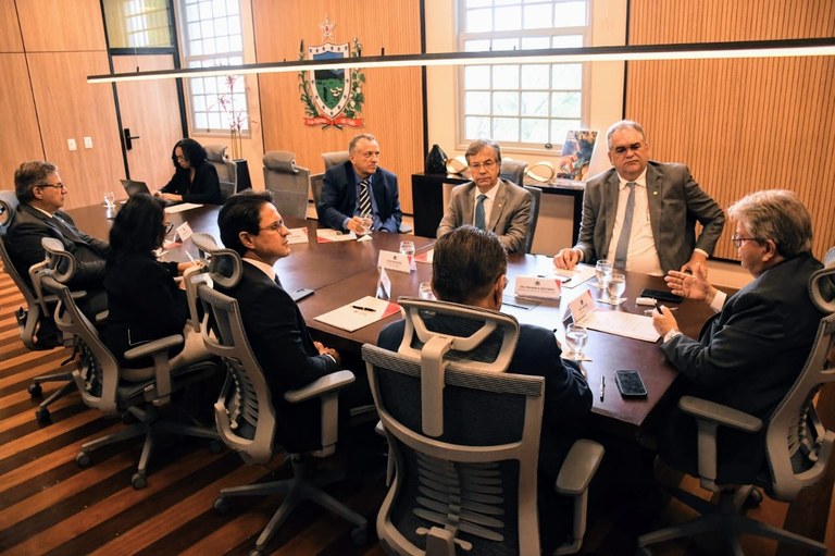 Em última reunião interpoderes, João Azevêdo destaca tranquilidade na transição administrativa com o vice-governador Lucas Ribeiro,