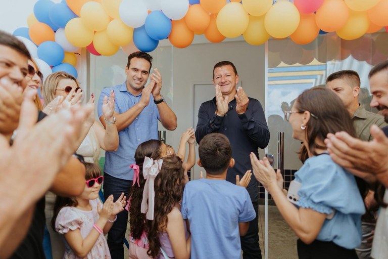 Vice-governador Lucas Ribeiro entrega creche e reforma de escola em Serra Redonda