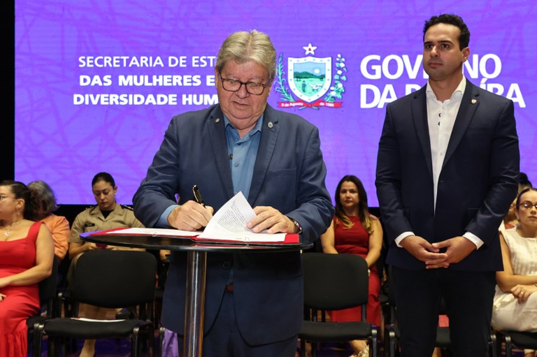 Governador João Azevêdo anuncia novas políticas e ações para mulheres da Paraíba em solenidade para celebrar o 8 de Março
