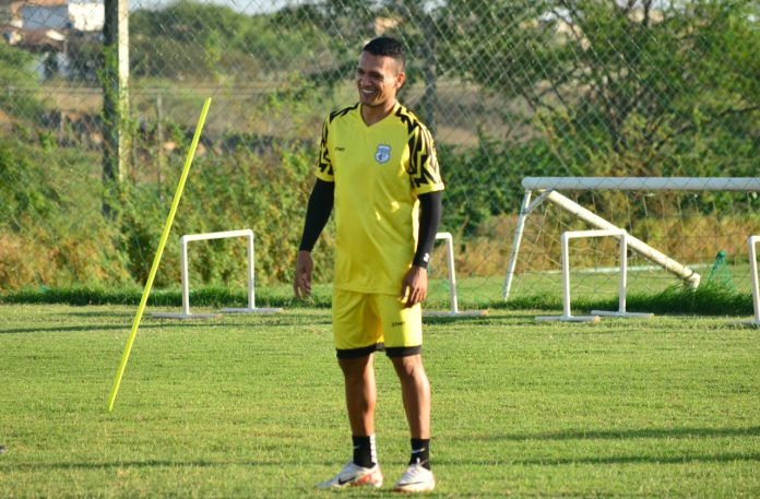 O Treze emite nota oficial a respeito do atacante Thiago Alagoano
