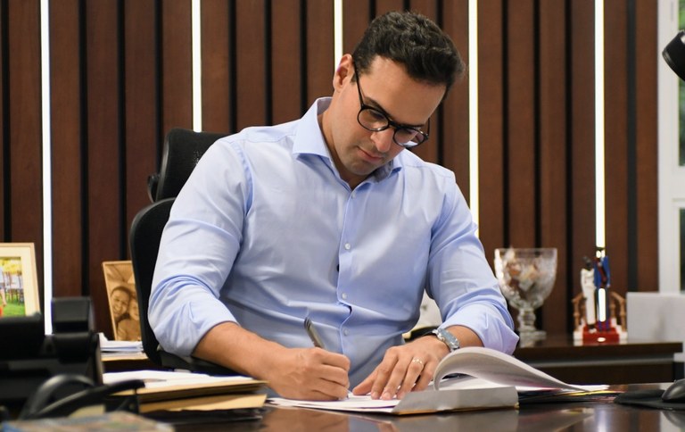 Governador Lucas Ribeiro assina promoção de 131 oficiais da PM e Corpo de Bombeiros e reforça valorização da segurança pública