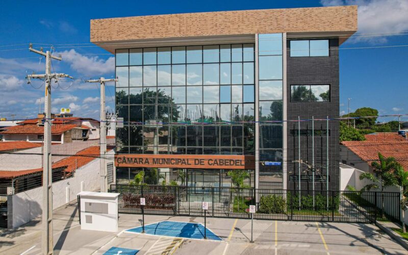 Articulação na Câmara de Cabedelo tenta alterar liderança de bloco estratégico da Casa