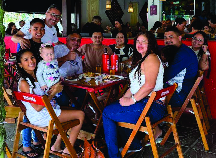 Samuka Duarte é recebido com calor humano em feijoada no centro de Santa Rita