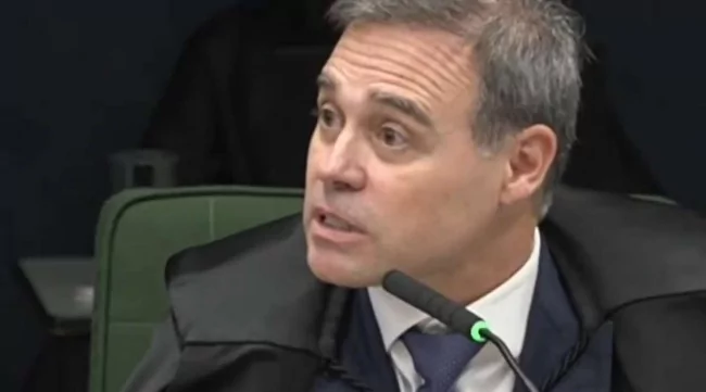 Ministro do STF André Mendonça toma decisão envolvendo filme sobre Bolsonaro