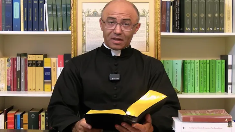 Padre do DF não aceita excomunhão do Vaticano e diz que vai continuar a celebrar missas