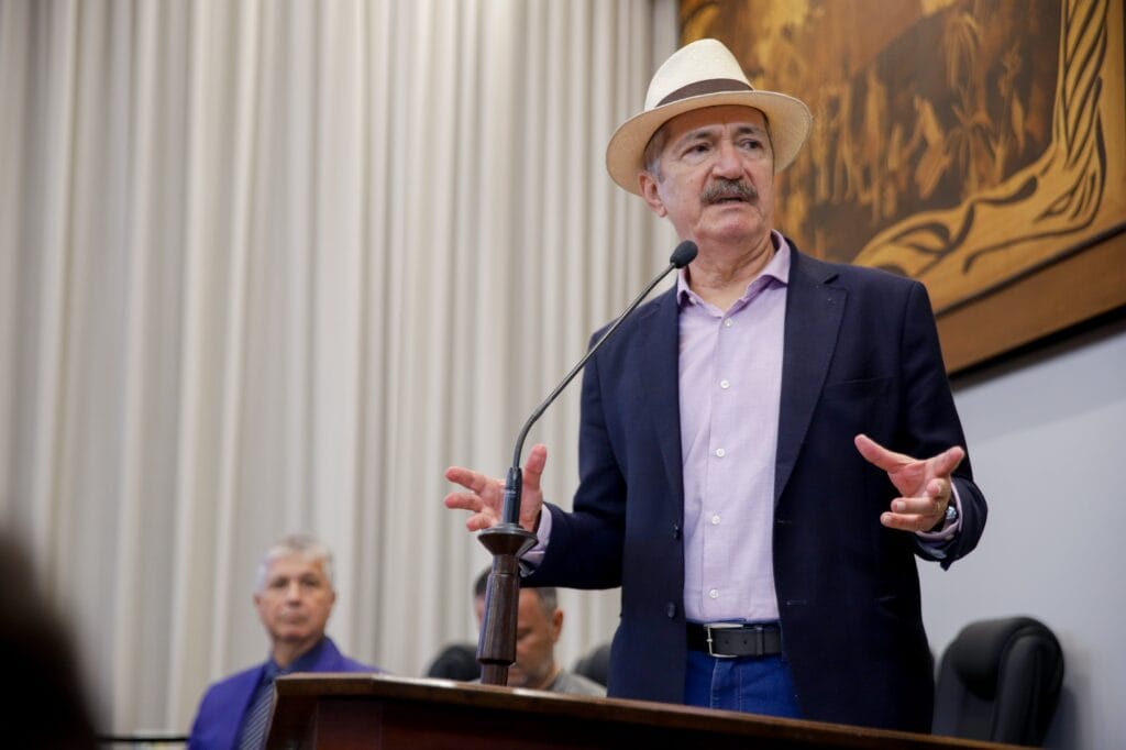 Fora da disputa, Aldo Rebelo coordenará campanha de Caiado