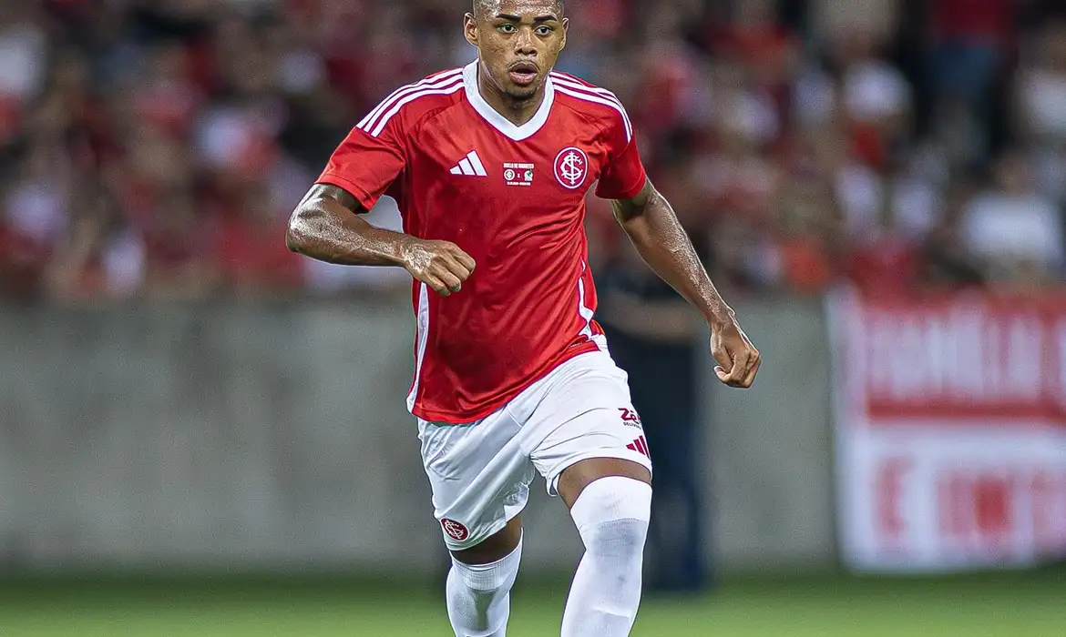 Victor Gabriel é suspenso por STJD até que Gabriel Pec volte a treinar