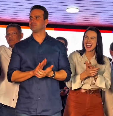 PDT deixa base de Lucas Ribeiro, mas Rafaela Camaraense diverge e participa de plenária ao lado do governador