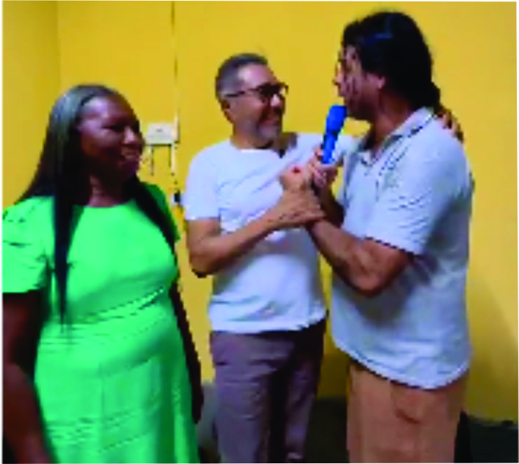 Candidato Samuka Duarte e o empresário Bira estiveram no aniversário de Dona Neves, liderança do Bairro Novo