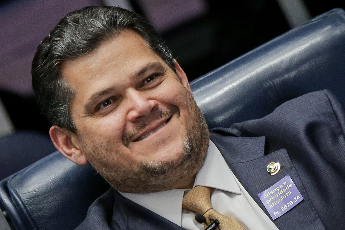 Mensagens mostram proximidade entre Alcolumbre e Vorcaro: “Sou seu irmão”