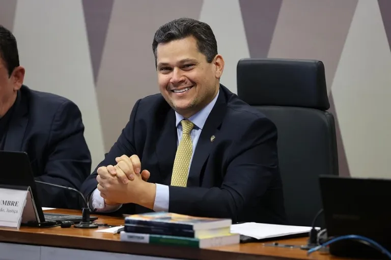 Alcolumbre pauta votação do fim da escala 6×1 para a próxima quarta-feira